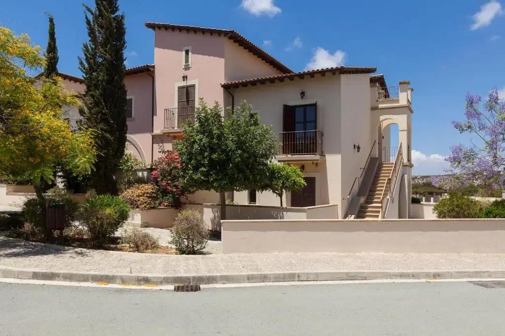 Aphrodite Hills Rentals – Apartments 0*