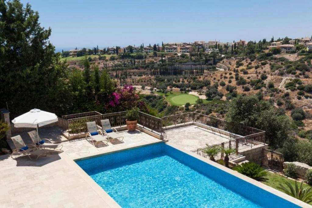 Aphrodite Hills Rentals – Apartments 0*