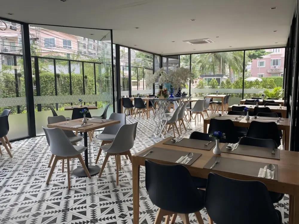 Almas Hotel Bangkok 4*