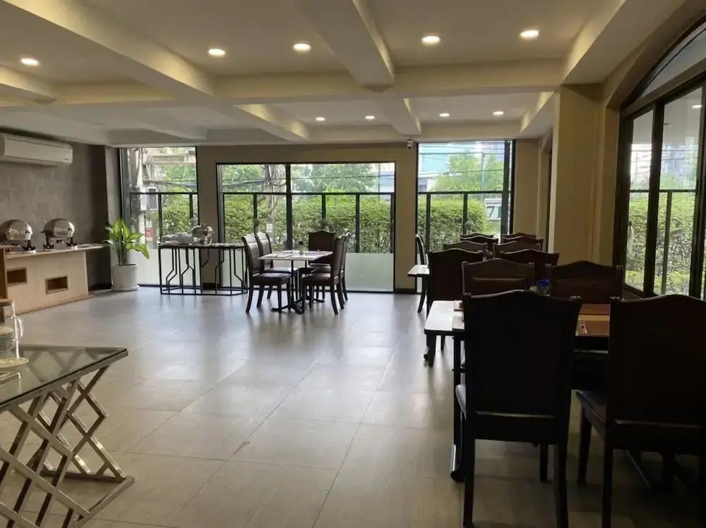Almas Hotel Bangkok 4*