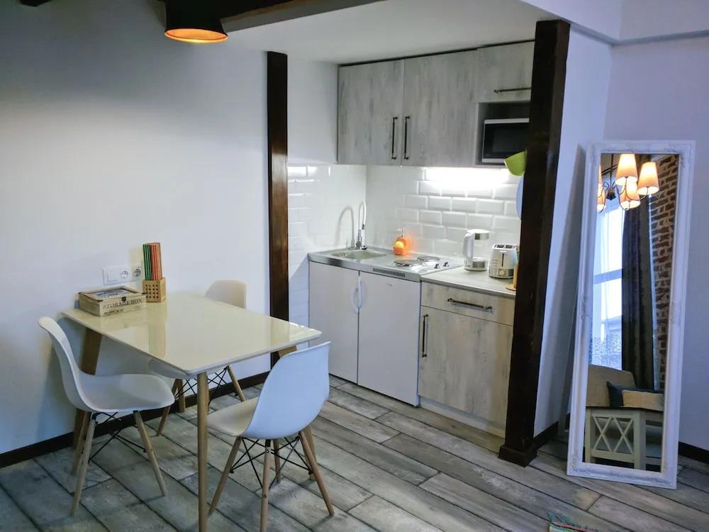 Cozy Studios on Freedom Square 0*