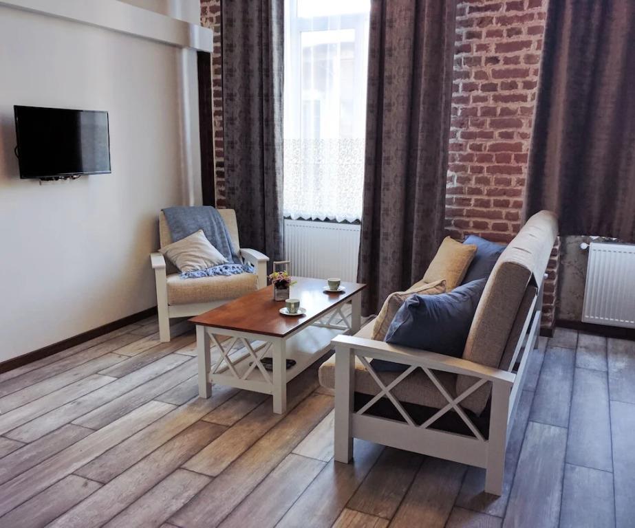 Cozy Studios on Freedom Square 0*