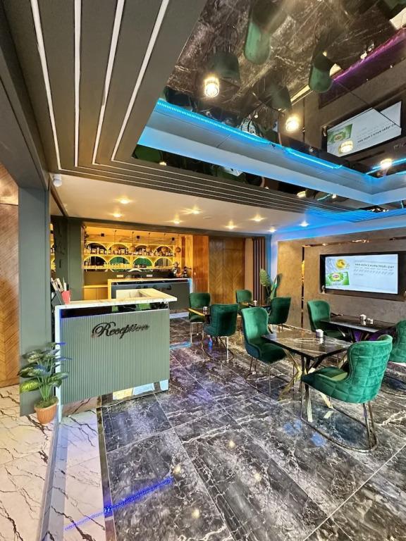 Crowned Plus Hotel 3*