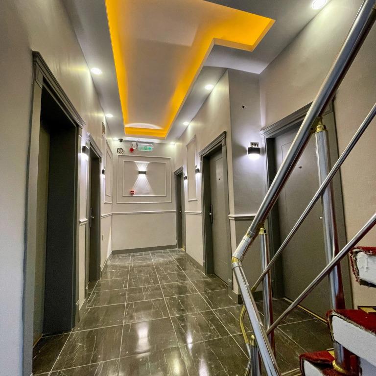 Crowned Plus Hotel 3*