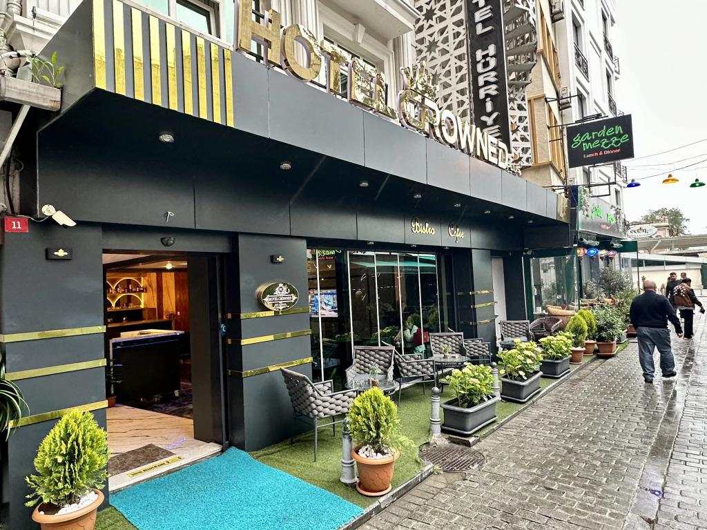 Crowned Plus Hotel 3*