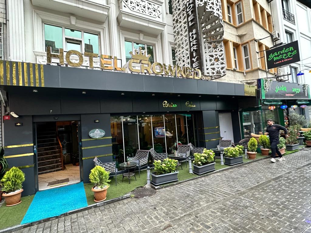 Crowned Plus Hotel 3*