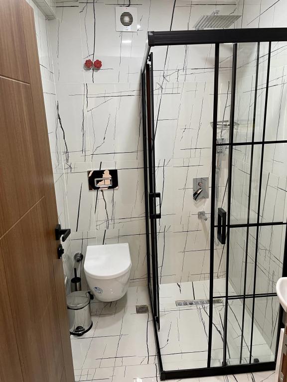 Crowned Plus Hotel 3*