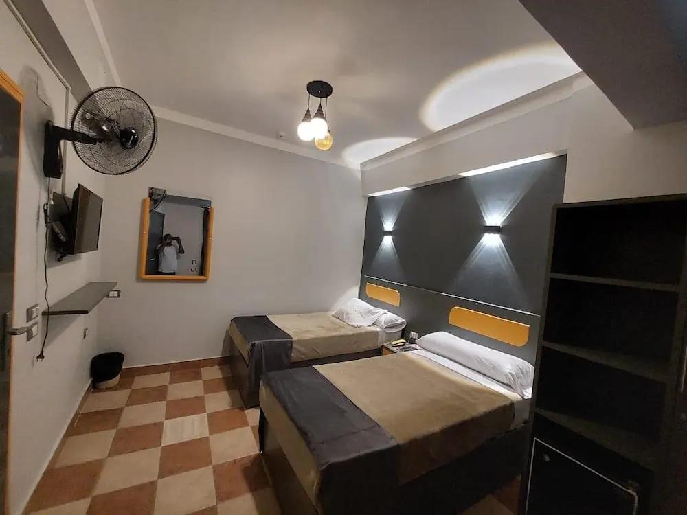 royal hotel 2*