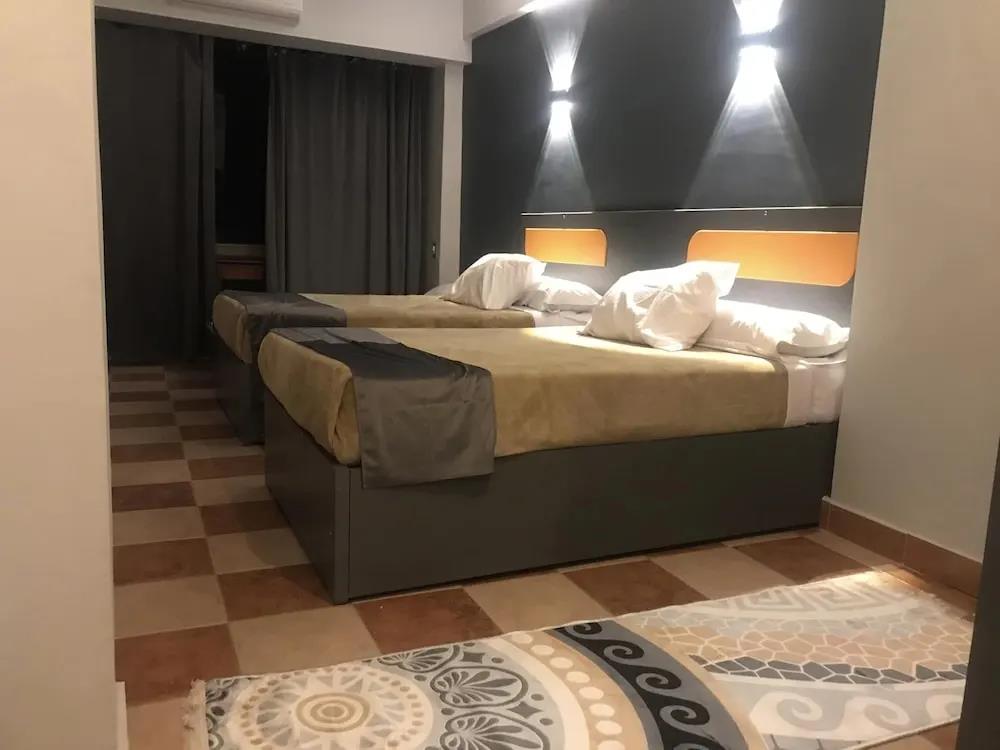 royal hotel 2*