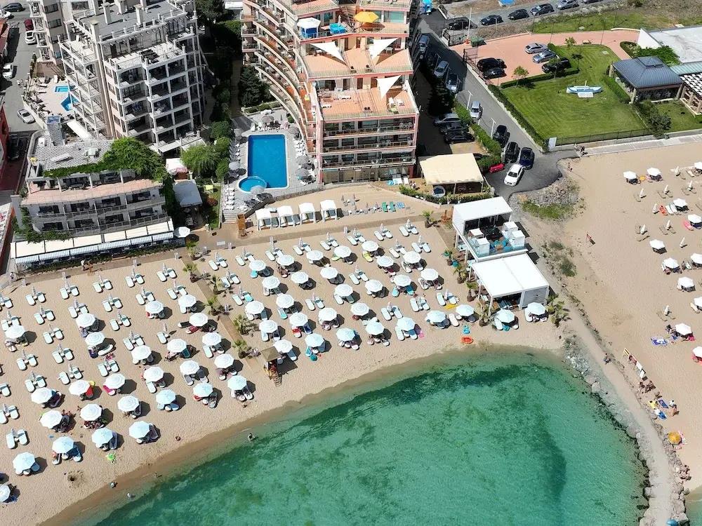 Marty's Beachfront Apartments 0*
