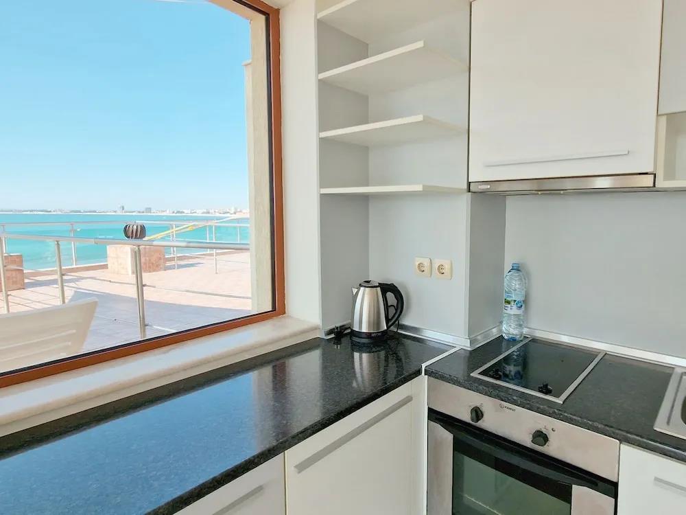 Marty's Beachfront Apartments 0*