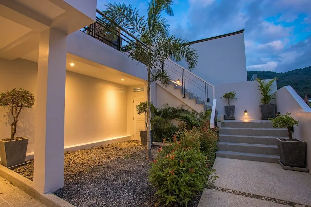 Elegant Designer 4BR Pool Villa Skylight 0*