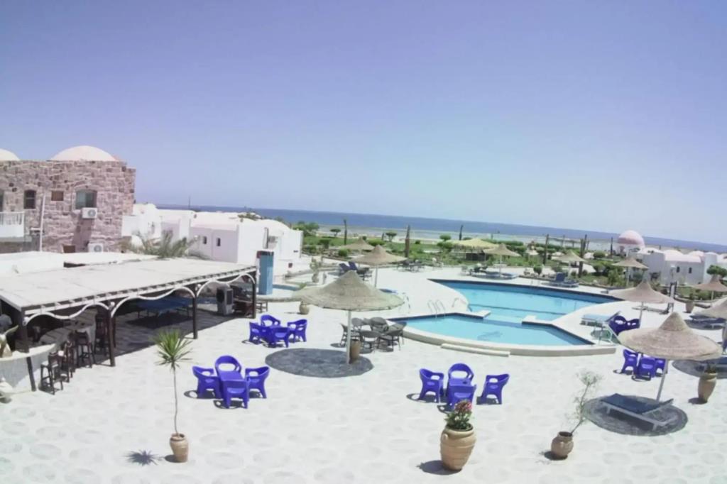Dolphin Continental Hotel 3*