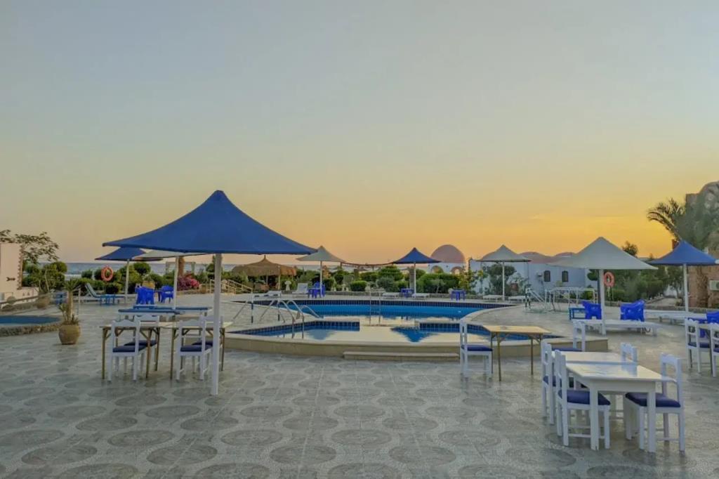Dolphin Continental Hotel 3*