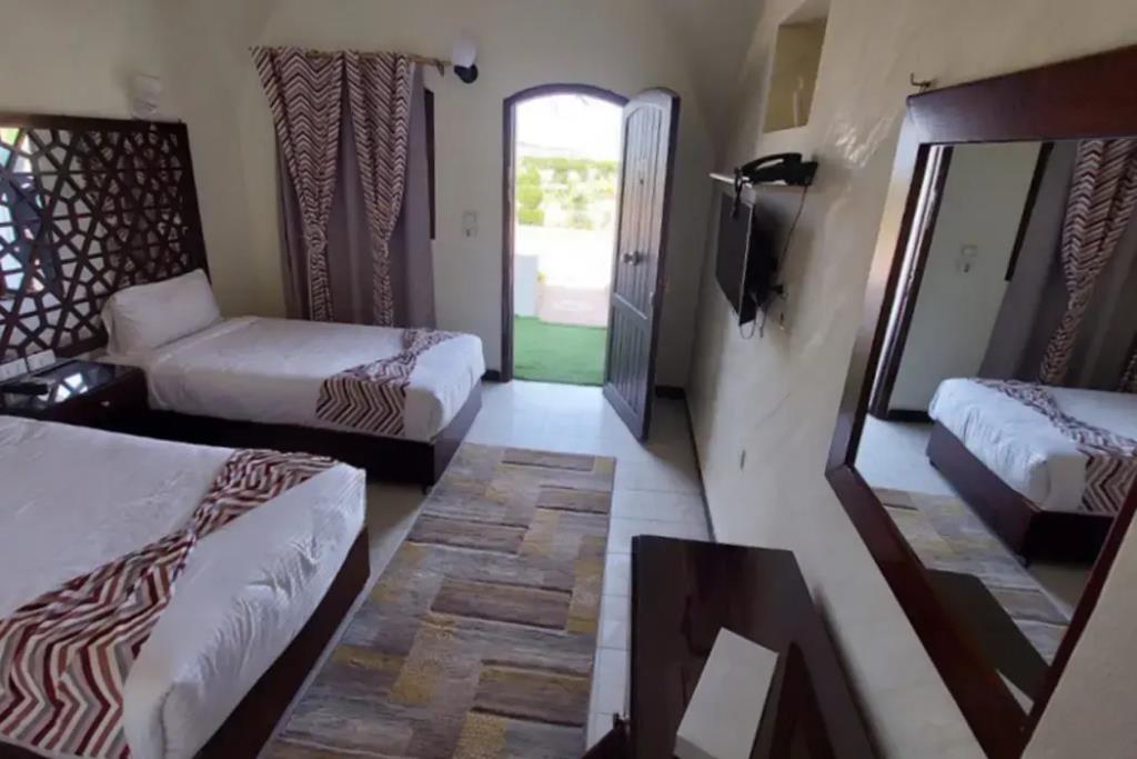 Dolphin Continental Hotel 3*