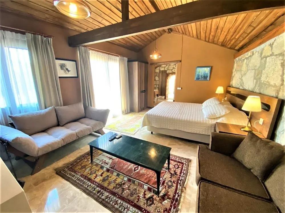 Guney Urla Suites 0*