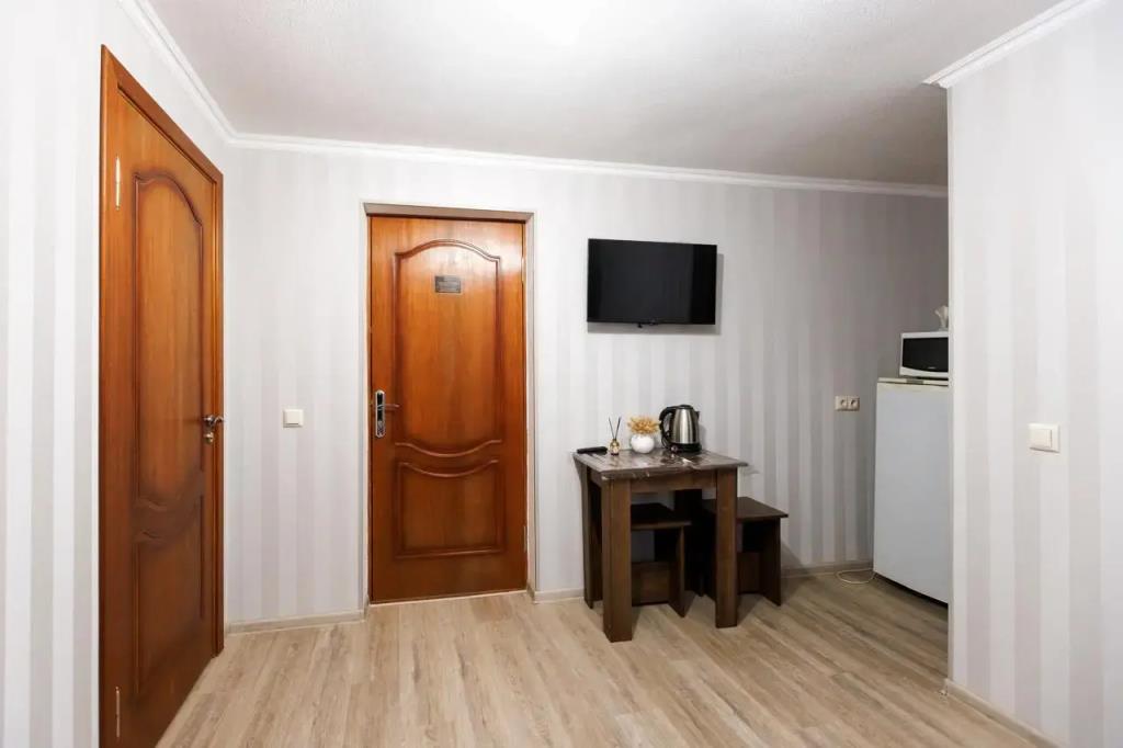 Lyuks Hotel 0*