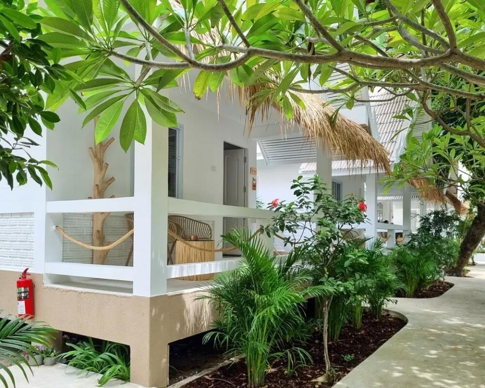 Elephant Beach Club & Resort Samui 4*