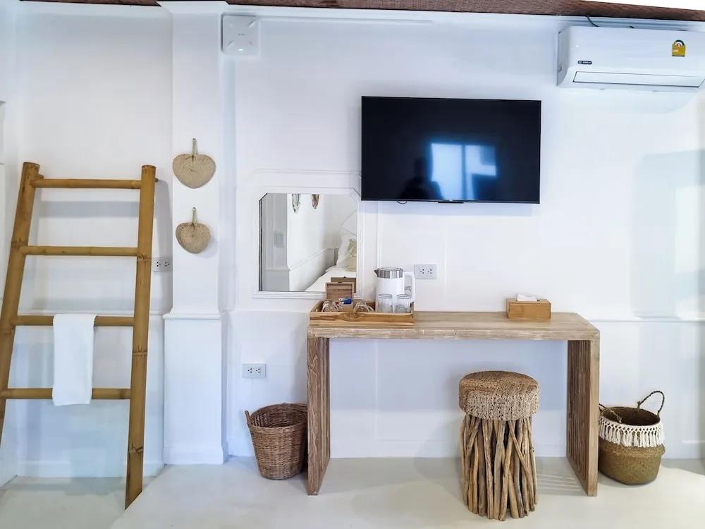 Elephant Beach Club & Resort Samui 4*