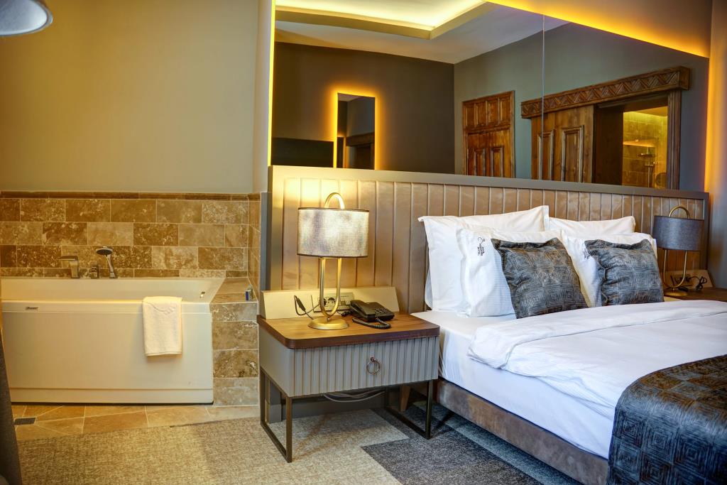 Four Mansions Hotel Boutique-hotel 0*