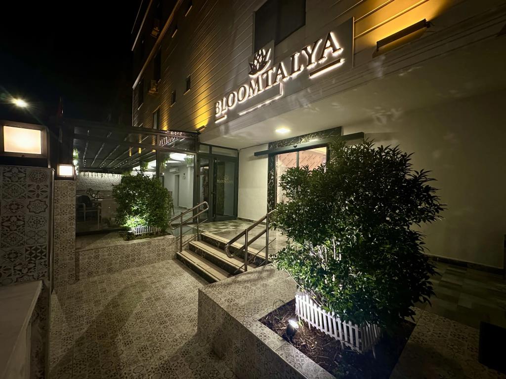 BLOOMTALYA Hotel 0*