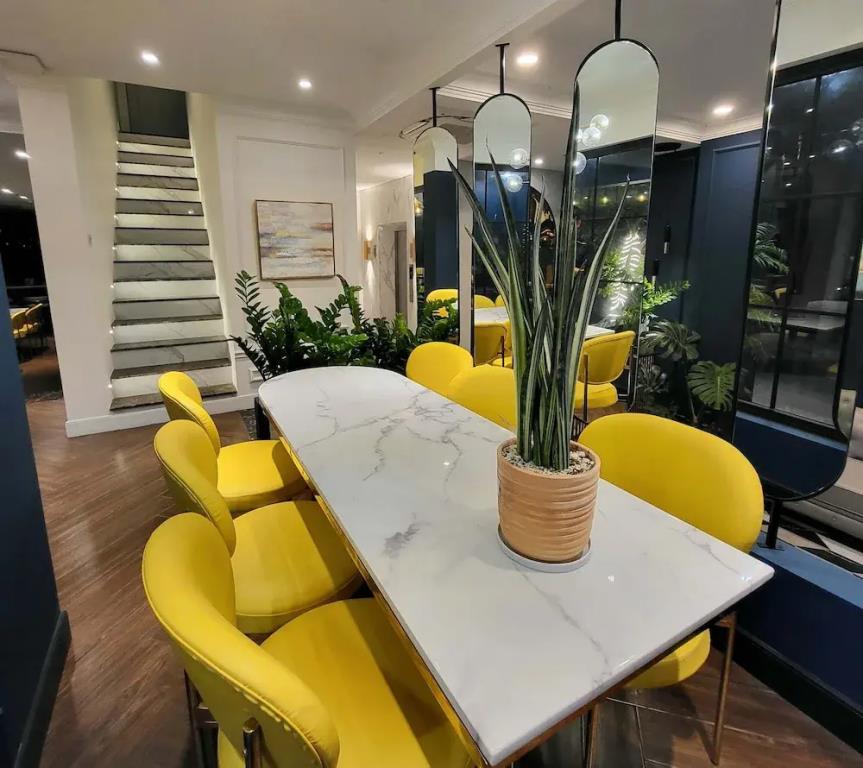 Louis Mo Apartment 0*