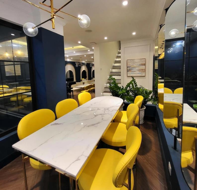 Louis Mo Apartment 0*