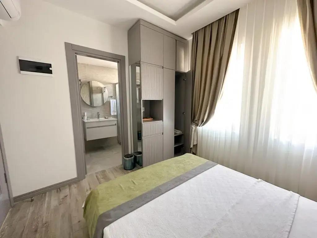 Muzeyyen Hanim Konagi Alacati (12+) 0*