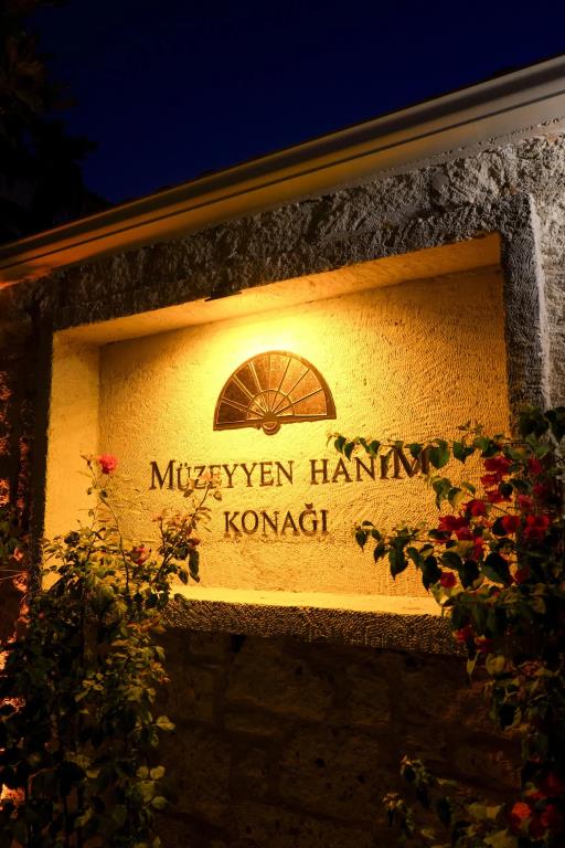 Muzeyyen Hanim Konagi Alacati (12+) 0*