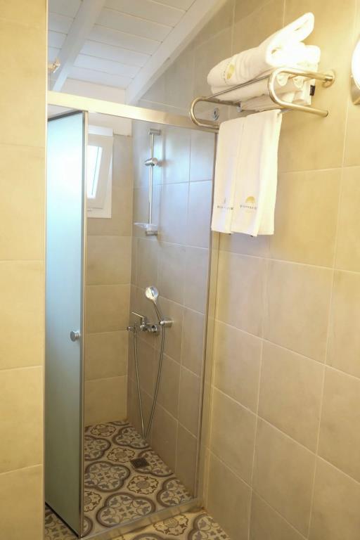 Muzeyyen Hanim Konagi Alacati (12+) 0*