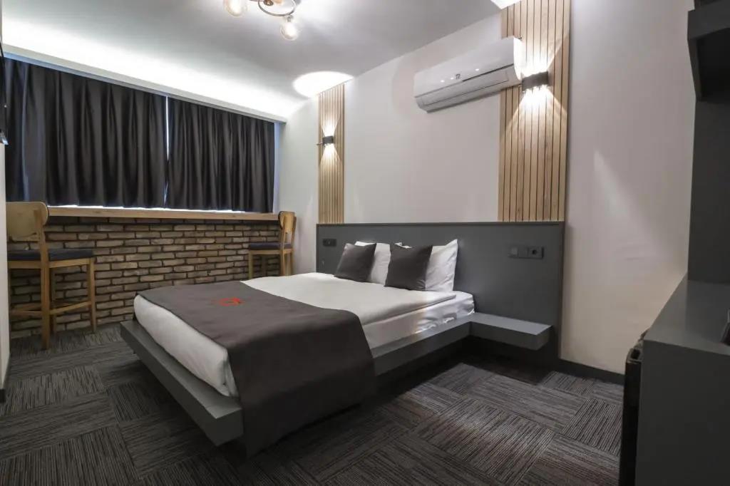 Dewy Hotel 0*