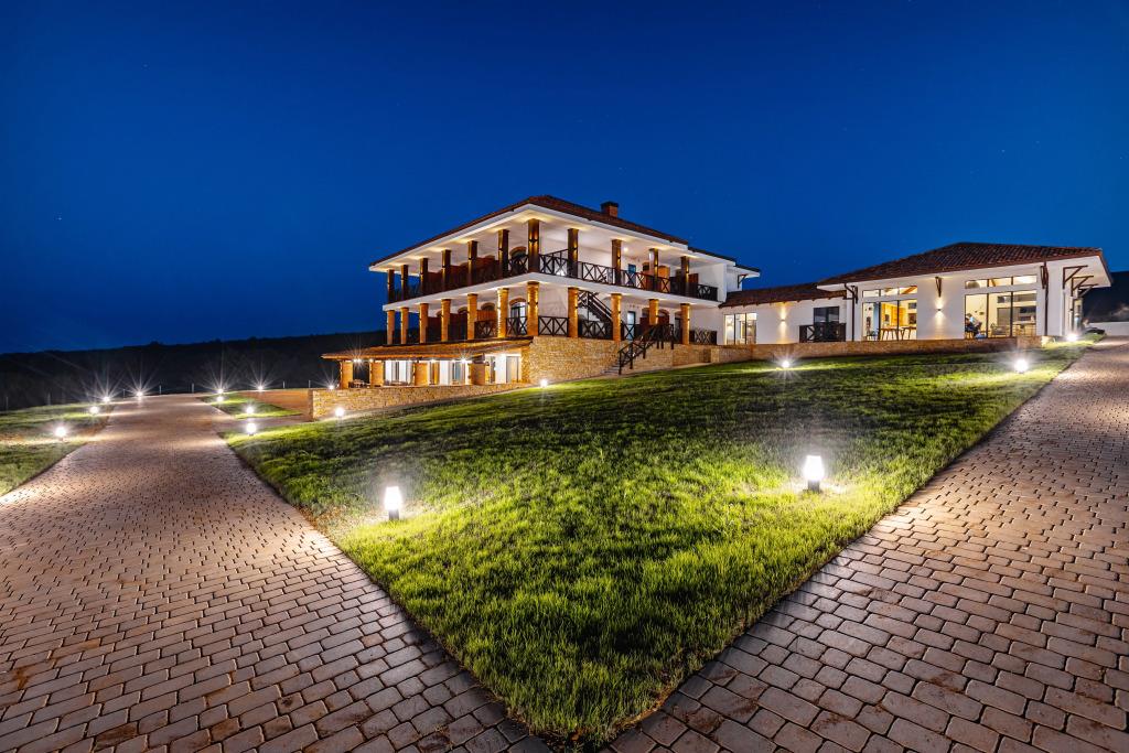 Hotel Qvevrebi 4*