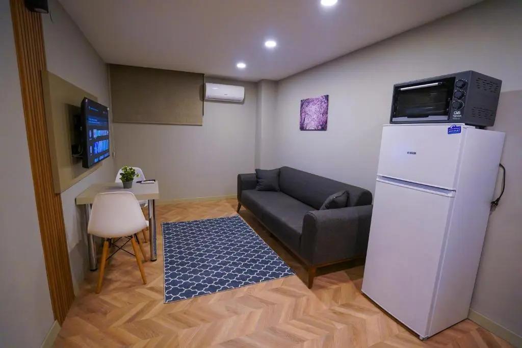Moon Suites 0*