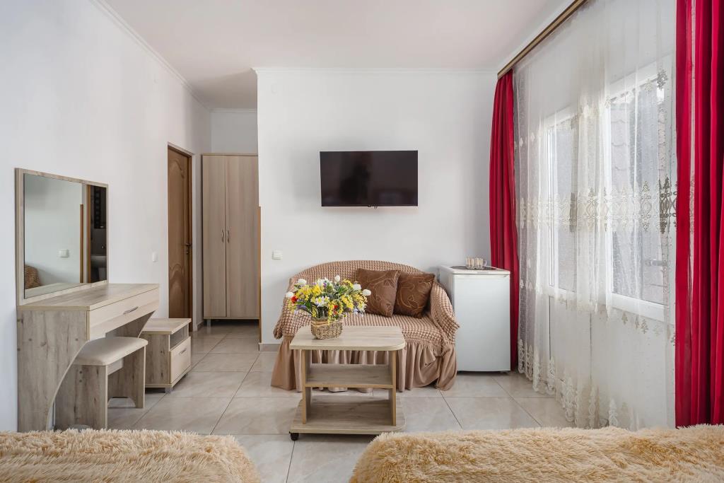 Nikoletta Hotel 0*