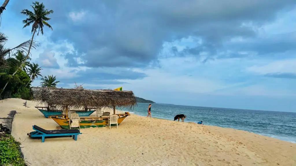 Beverly Beach Mirissa 2*