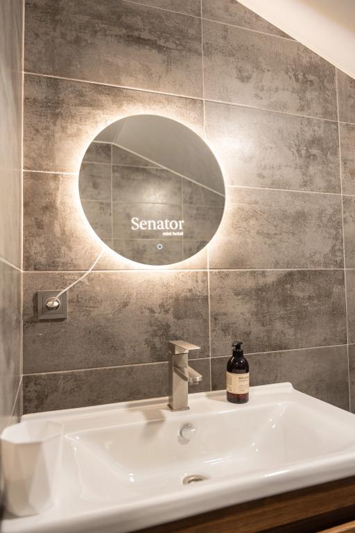 Senator Hotel 0*