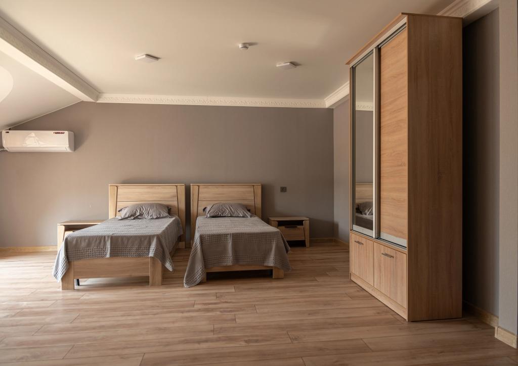 Senator Hotel 0*