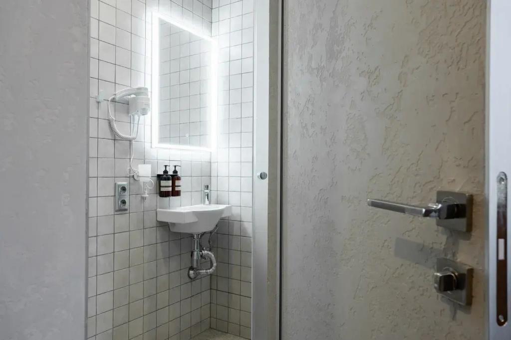 Barolo Apartments 0*
