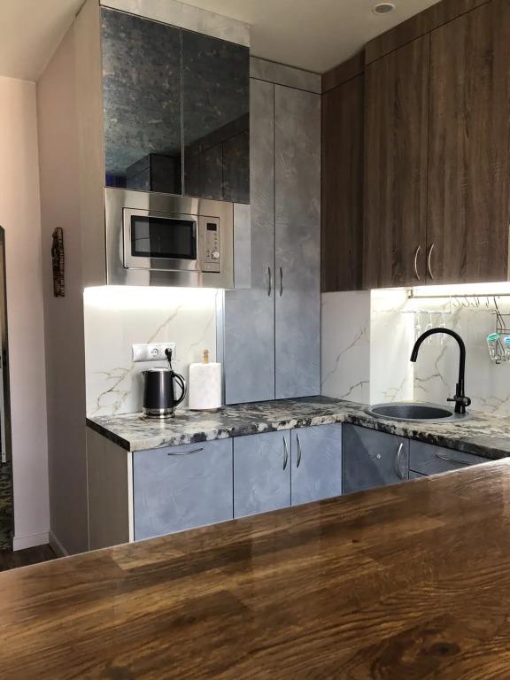 Moon Apartments 0*