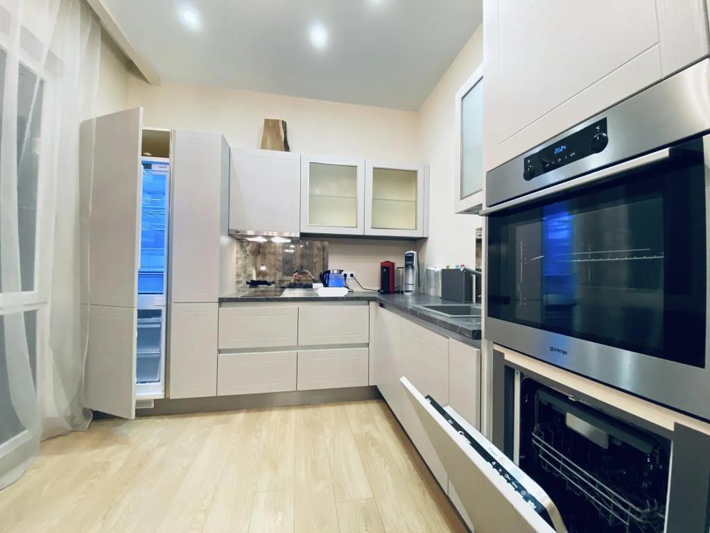 Apartments on Profsoyuznaya 128A 0*