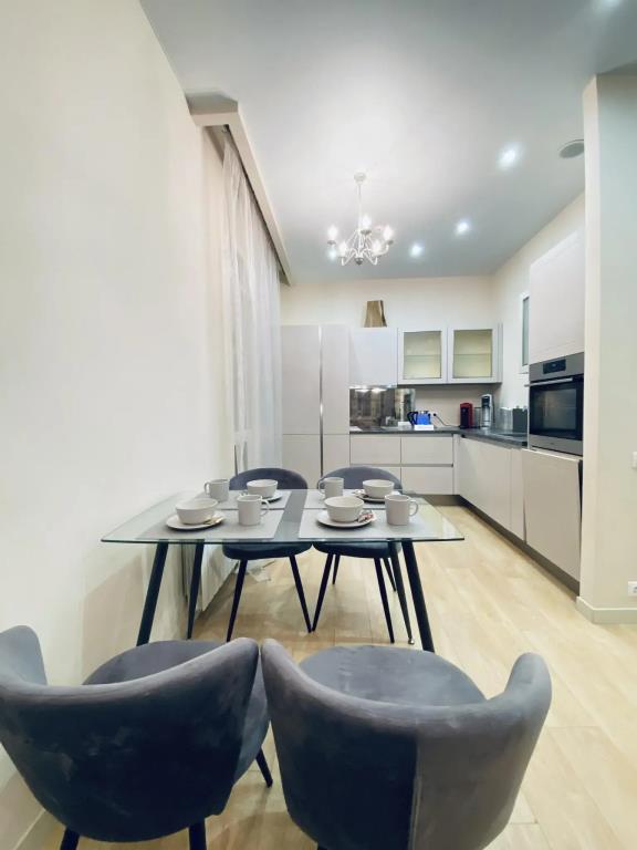 Apartments on Profsoyuznaya 128A 0*