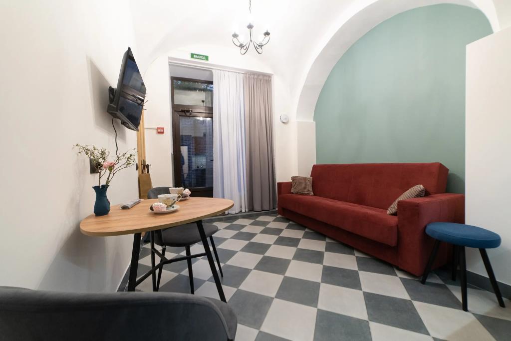 Dvenadtsat Hotel 0*