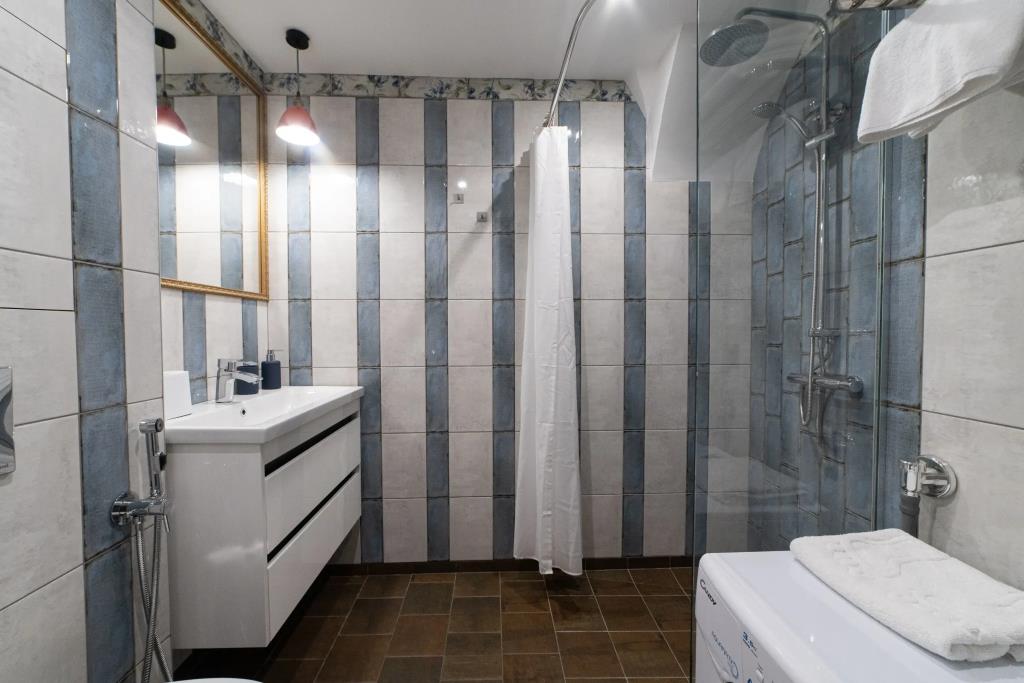 Dvenadtsat Hotel 0*