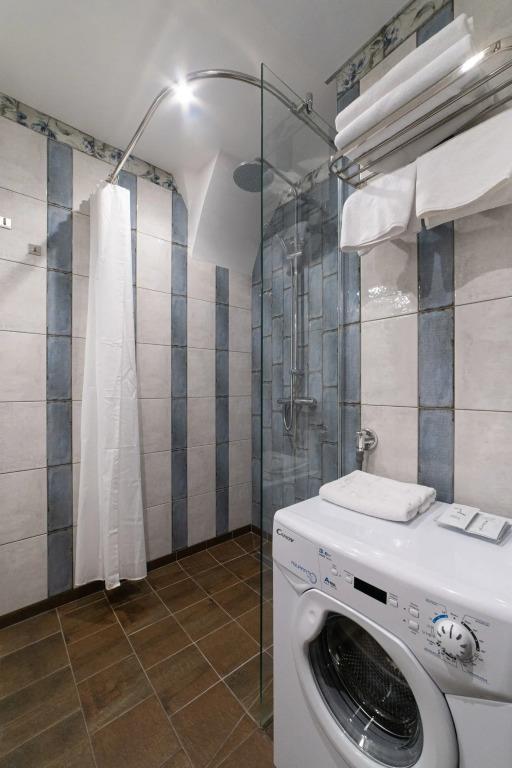 Dvenadtsat Hotel 0*