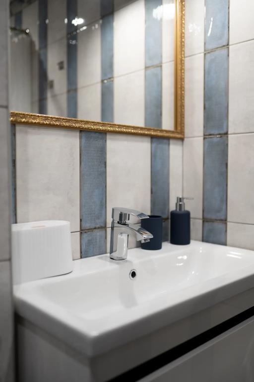 Dvenadtsat Hotel 0*