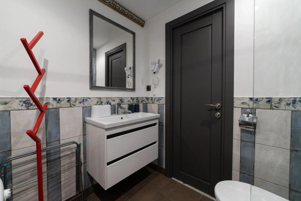 Dvenadtsat Hotel 0*