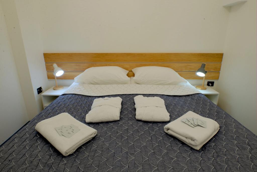 Dvenadtsat Hotel 0*