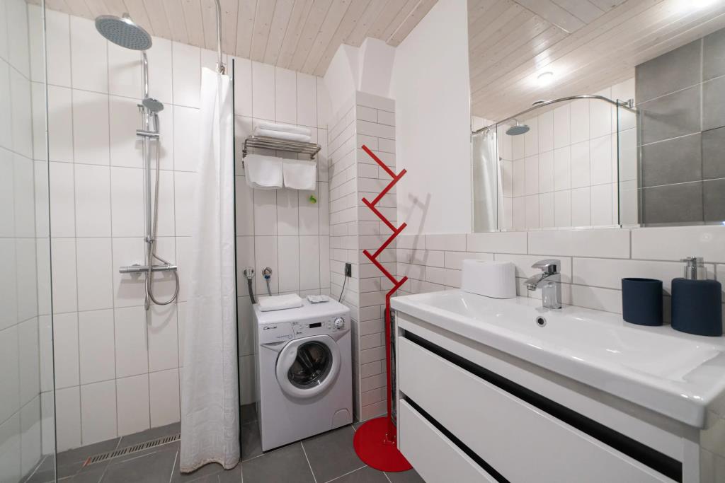 Dvenadtsat Hotel 0*