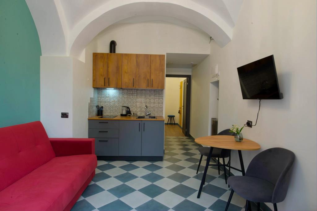 Dvenadtsat Hotel 0*