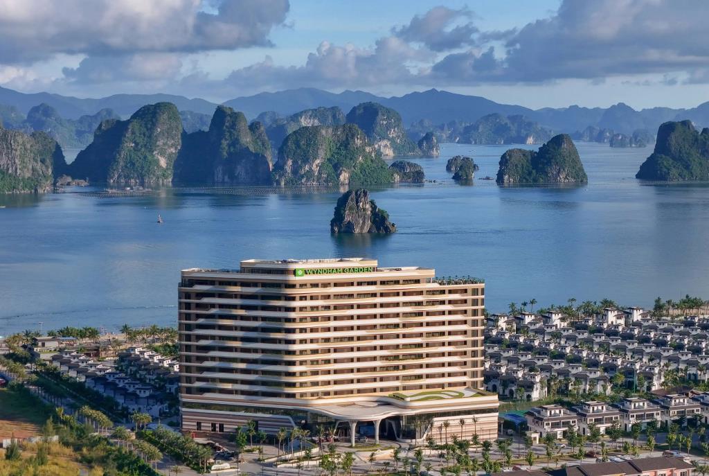 Wyndham Garden Sonasea Van Don 4*
